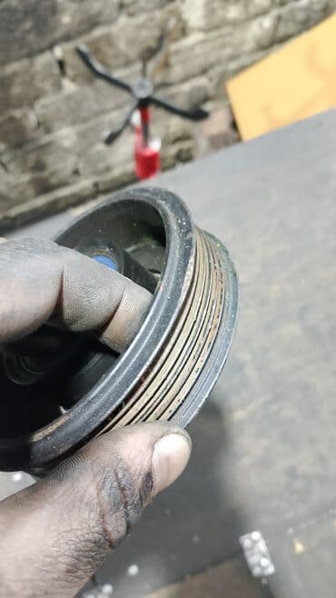 matoru vurub: Kondisionerin muftası, avtomobilin kondisioner sisteminin bir — 1