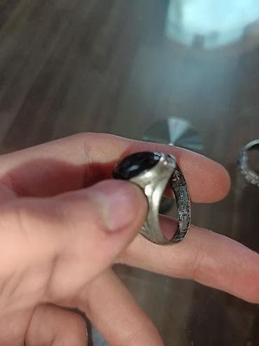 Qol saatları və aksesuarlar: Kişi üzüyü – oval qara daşlı əqiq - Material: metal əsas (gümüş rəngli — 3