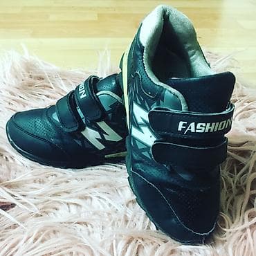 Uşaq geyimi və ayaqqabıları: Razmer:33 Stelka:22,5sm
Qiymet:1AzN — 4