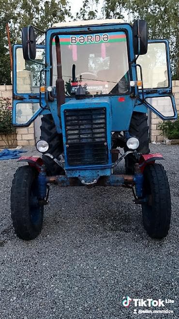 15 teker: Belarus MTZ-82 traktoru - Rəng: mavi, tam kabinli - Ön və arxa — 1