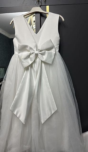 Qadın geyimləri: Ağ rəngli qız uşağı üçün ziyafət/geyim paltarı.10- 11 yaş — 2