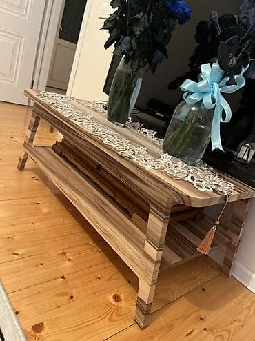 Düz TV altlığı, Polkalı, Laminat