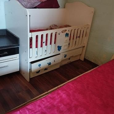 Oğlan və qız üçün, İşlənmiş, Dördbucaq, Beşik, Dəstsiz, Matras ilə, Yellənmə mexanizmsiz — 1