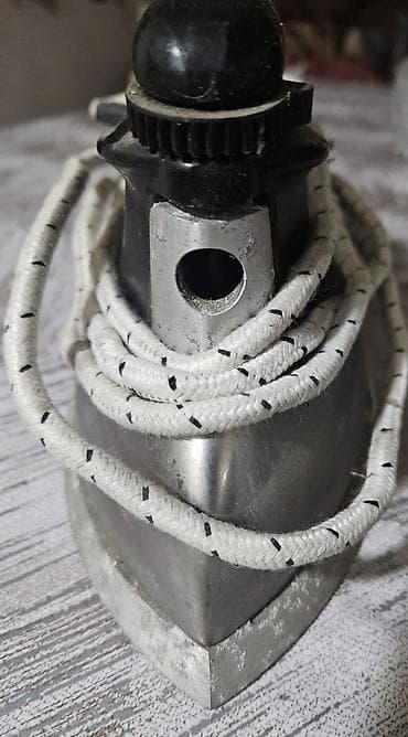 Buharlı ütülər: Klassik elektrik ütüsü satılır İşlənmişdi köhnə ütülərdəndi ünvan — 3