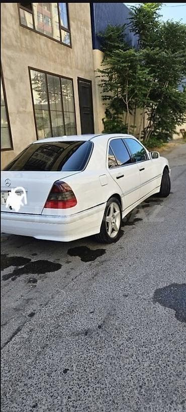 Продажа авто: Mercedes-Benz 230: 2.3 л | 1999 г. Седан — 5