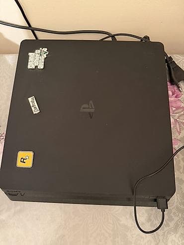 kamin elektrik: PlayStation 4 Slim oyun konsolu - Rəng: qara - Üst hissədə — 1