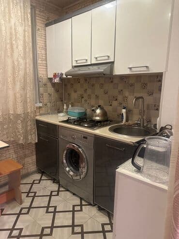 kirayə evlər içəri şəhər: Mənzildə mətbəx, yataq otağı, qonaq otağı və hamam otağı mövcuddur — 6