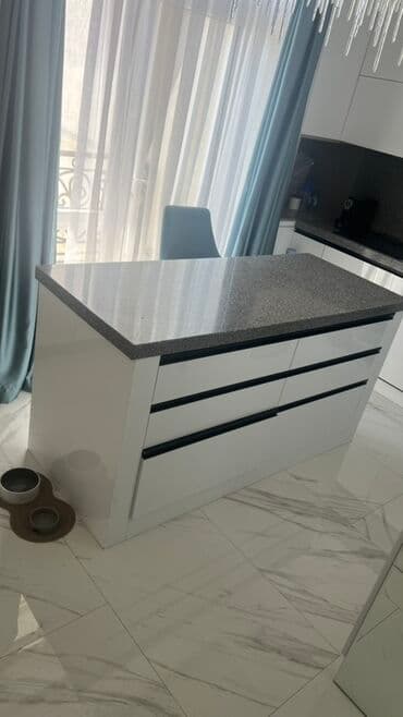 Termolar: 172x72x90 Mətbəx adası, dəzgah. Üstü qranit, cüzi çat var. 6 rəf — 4