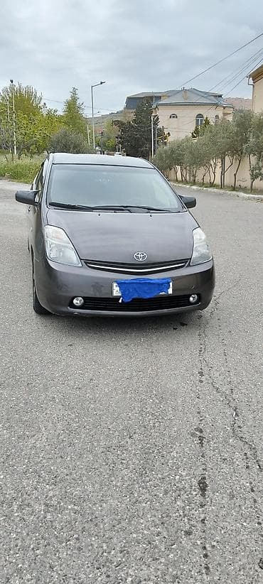 ucuz priuslar: Toyota Prius (ikinci nəsil) hibrid hetçbekMaşın yaxşı veziyyetdedir — 2