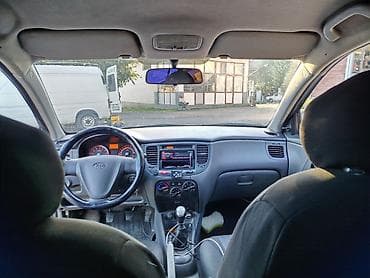 disk teker 17: Kia Rio sedan – qara rəng - Kuzov: 4 qapılı sedan, qara rəng, qara — 6
