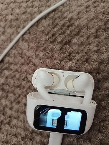Ekranında qırıq var amma işləməyinə problem yaratmır