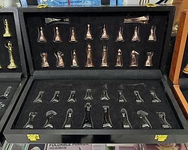 Şaxmat fiqurları dəsti – premium hədiyyə qutusunda - Dizayn: Müasir