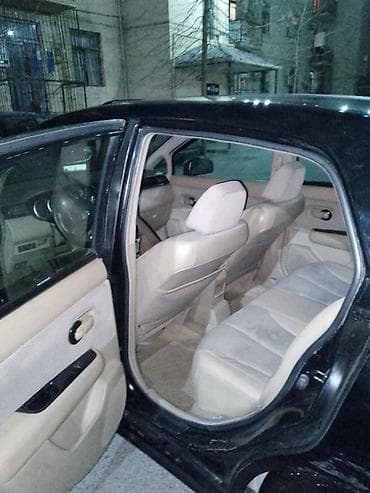 sedan avtomobil: Nissan Tiida: 1.6 l | 2007 il Sedan — 6