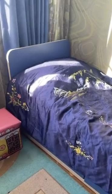 Oğlan və qız üçün, Təknəfərlik çarpayı