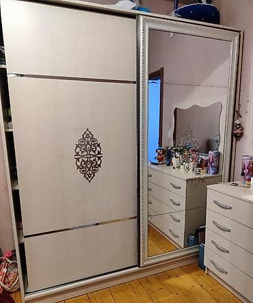 Iki qapılı sürgülü qarderob. Hundurluyu 2.20sm Uzunluğu 2.10 Eni 60sm — 1