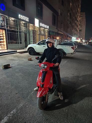 Qırmızı skuter – şəhər içi rahat və iqtisadi nəqliyyat - Rəng: parlaq lalafo.az -da Qırmızı skuter – şəhər içi rahat və iqtisadi nəqliyyat - Rəng: parlaq