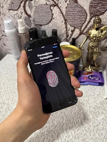 iphone 7 yeni: IPhone 7, 32 GB, Qara, Qırıq — 6