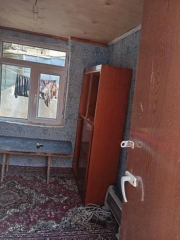 1 otaqlı kiçik yaşayış sahəsi (hövlə daxili köməkçi otaq) — 2