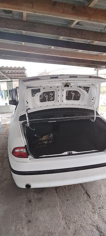 i̇ran: İran Khodro Samand sedan - Kuzov: ağ rəng, 4 qapı, sedandır - Nömrə — 6