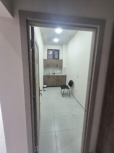 Obyekt – yüksək keçidlili küçədə, çoxmərtəbəli yeni binanın 1-ci — 9