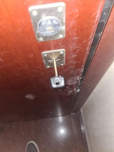 ramanı şuşa: Daxili giriş qapısı – taxta teksturalı panel, klassik qəhvəyi rəng. - — 2