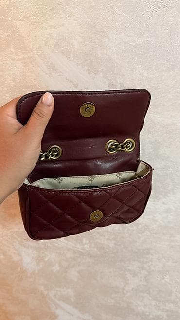 hesir cantalar: GUESS mini çiyin çantası - Rəng: tünd bordo (şərab çaları) - — 1