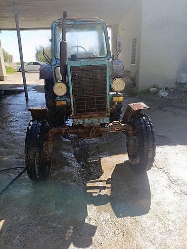 kafe avadanligi: Mavi rəngli tək kabinəli MTZ tipli traktor. Texniki xüsusiyyətlər və — 4