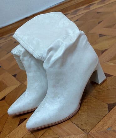 yun qadın şap şapları: Çəkmə, Ölçü: 37, rəng - Ağ, Yeni — 1