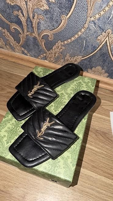 Basanoşka və səndəllər: Qadın üçün şık slayd sandal - Rəng: qara - Üst hissə: yumşaq — 2