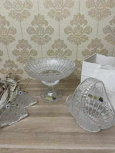 Tom xrustal qablar satılır, qutuda tam təzədir, işlənməyib. Böyük