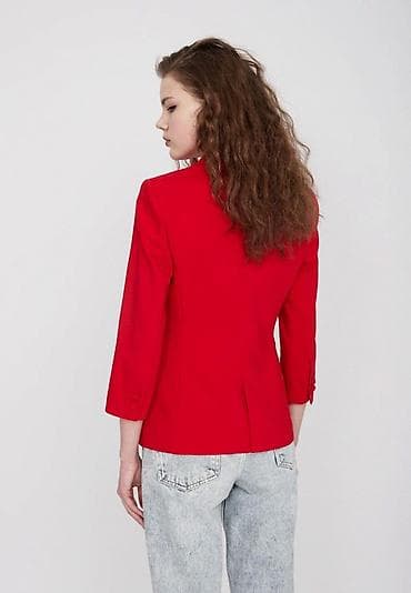 Plaşlar: Qadın qırmızı bleizer - Rəng: parlaq qırmızı - Dizayn: tək düyməli — 5