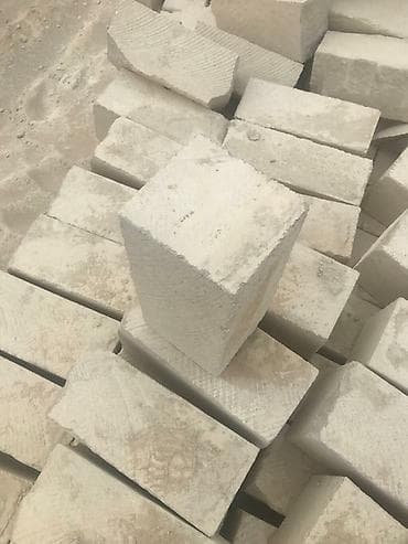 misar dasi: Kubi̇k mi̇şar daşi kubi̇k daş. Standart eyni ölcüdə (39sm×19sm×16sm) — 2