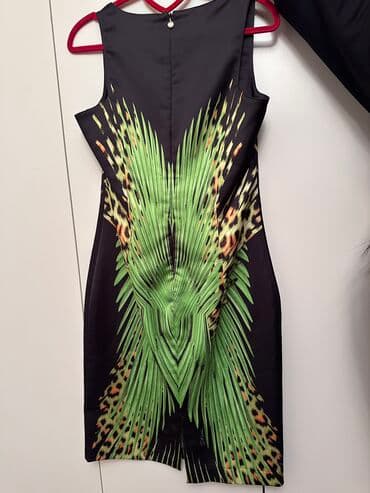 Kurtkalar: Just Cavalli brend paltar
42 Razmer
Az geyinilib — 2