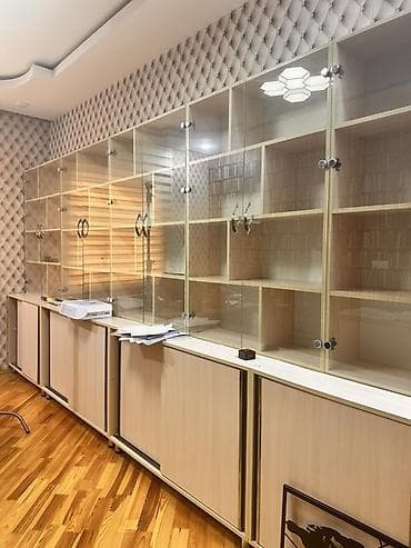 kitab vitrini: Şüşəli dolab vitrini — 1