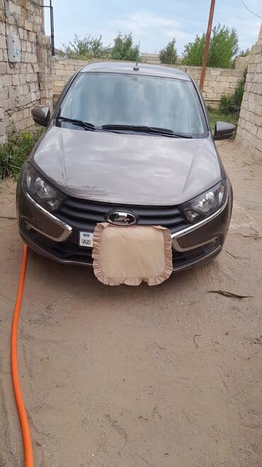 Lada Granta sedan - Kuzov: qəhvəyi rəng, kompakt sedan -