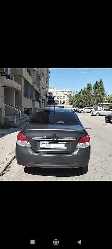 Mitsubishi Attrage sedan - Kuzov: 4 qapılı sedan, tünd boz rəng -