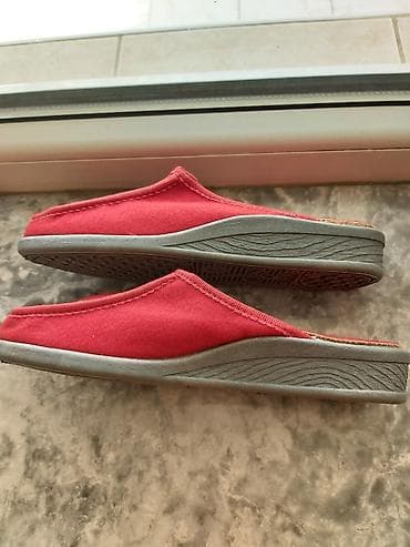 nazik qizil sepler: Qış üçün təzə geyinilməmiş yun ev domaşniki — 8