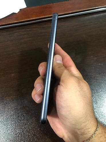 ipad 6: Samsung S21FE modelidir. Cibimde sixildigi ucun ekranina xett dusdu — 2