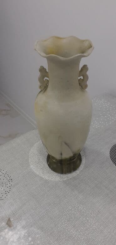 Sandıqlar: Bir vaza, Keramika — 3