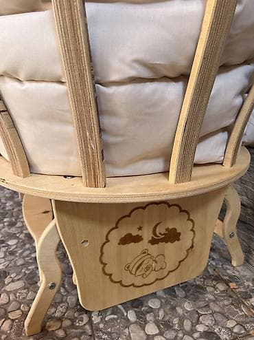 Uşaq mebeli: Oğlan və qız üçün, İşlənmiş, Yumru, Beşik, Dəst ilə, Matrassız, Yellənmə mexanizm ilə — 3