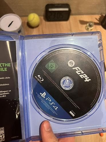 EA Sports FC 24 – PS4 disk versiyası Məzmun və xüsusiyyətlər: - Rəsmi — 3