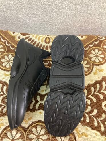 tünd qırmızı qadın krossovkaları: Tonny black - kişi krasovkası . Türkiyənindir. Təzədir. Ölçü- 42 — 5