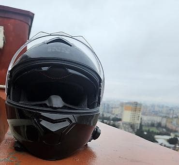 idman kaskası: Motodəbilər üçün tam üzlü (full-face) qara dəbilqə Xüsusiyyətlər: - — 3