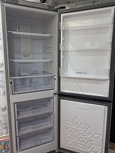 Buzpapa iki qapılı soyuducu - Alt hissədə geniş dondurucu, yuxarıda