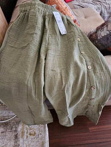 Teze nazik jati material, yarim astarida var, enli yirtmacli