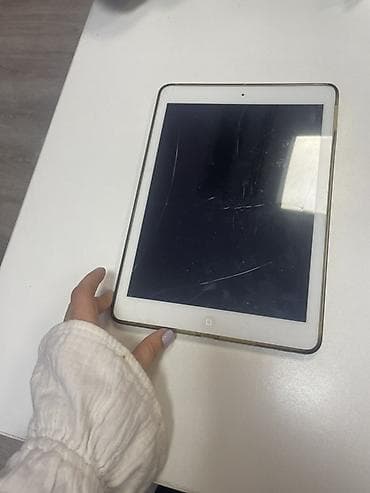 iphone 2 g: 3ü BİR ARADA CƏMİ 50azn Apple iPad planşetləri – bir neçə ədəd — 7