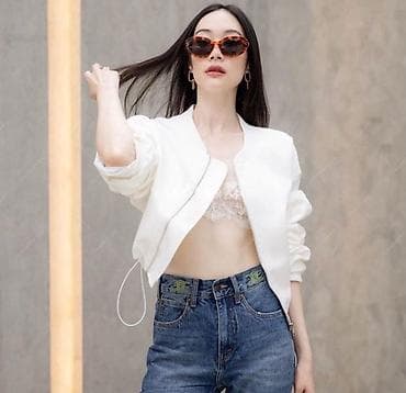 Ağ rəngli qısa bomber gödəkçə - Minimalist dizayn: yaxası və ön