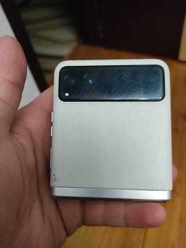 motorola g13: Motorola Razr 40 — 2