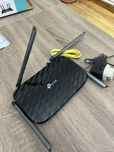 2 antenli modem: TP-Link Wi‑Fi router - Marka/model: TP-Link (qara, parlaq korpus — 3
