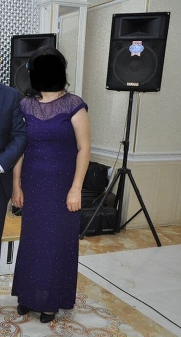 Bir geyinilib.150 azn alinib. 40-42-44 bedenler geyine biler